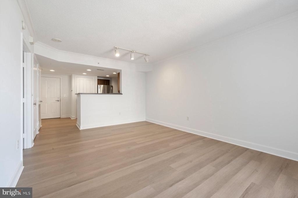 1205 N Garfield Street - Photo 2