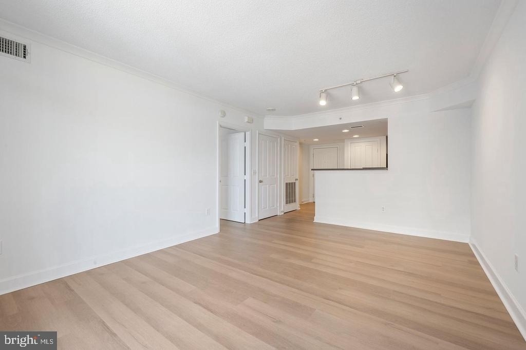1205 N Garfield Street - Photo 6