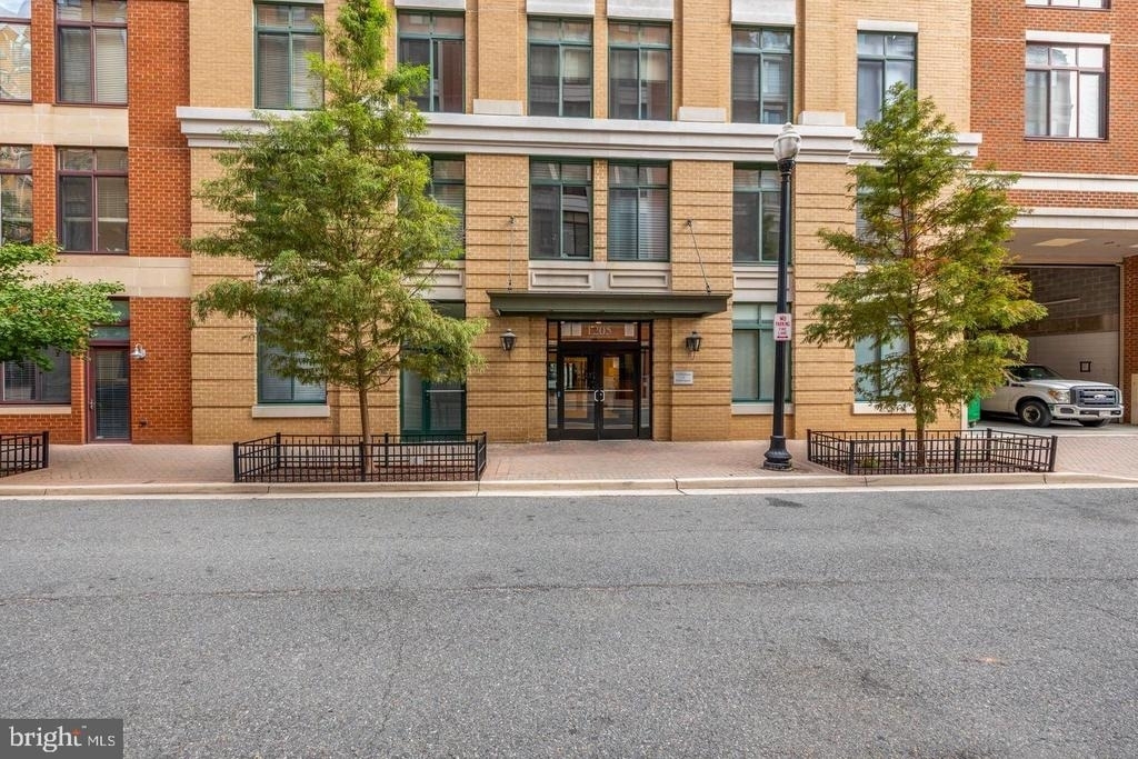 1205 N Garfield Street - Photo 32