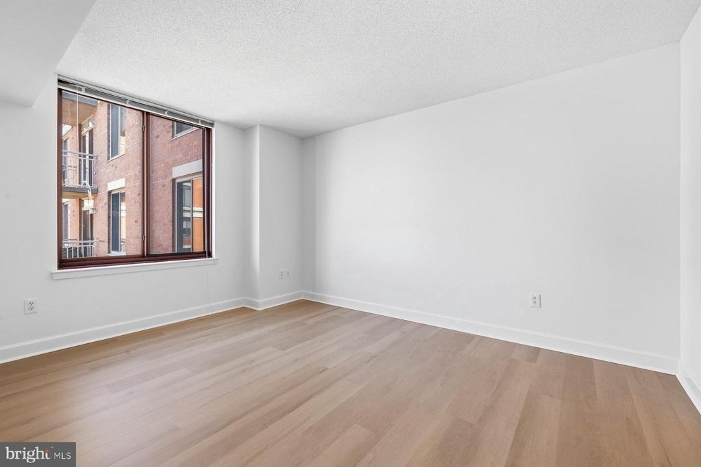 1205 N Garfield Street - Photo 5