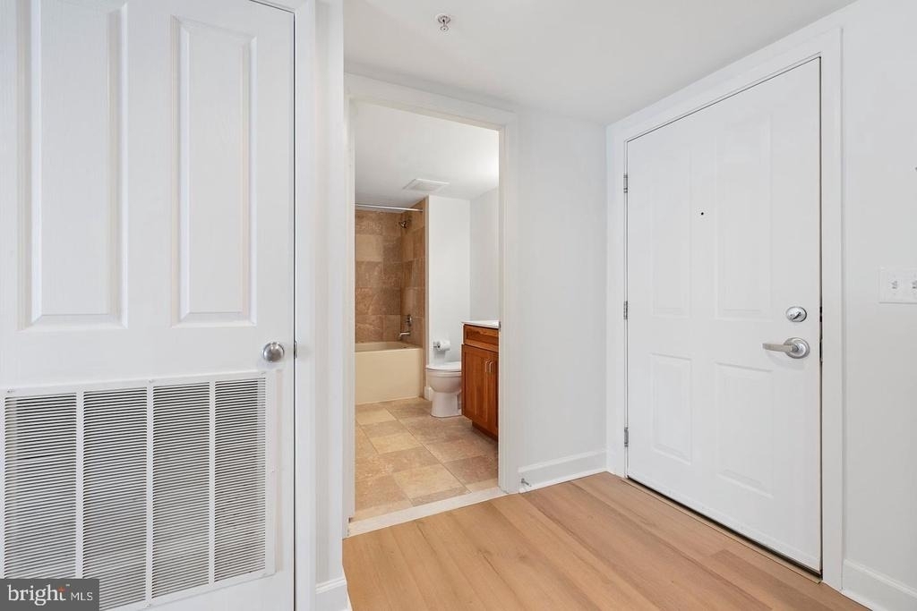 1205 N Garfield Street - Photo 8