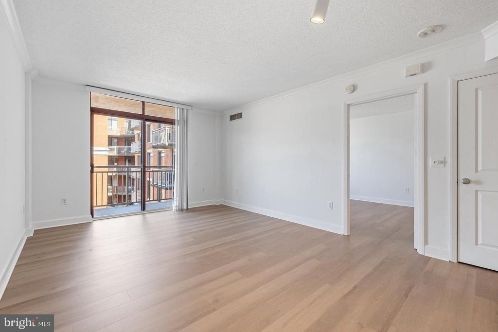 1205 N Garfield Street - Photo 4