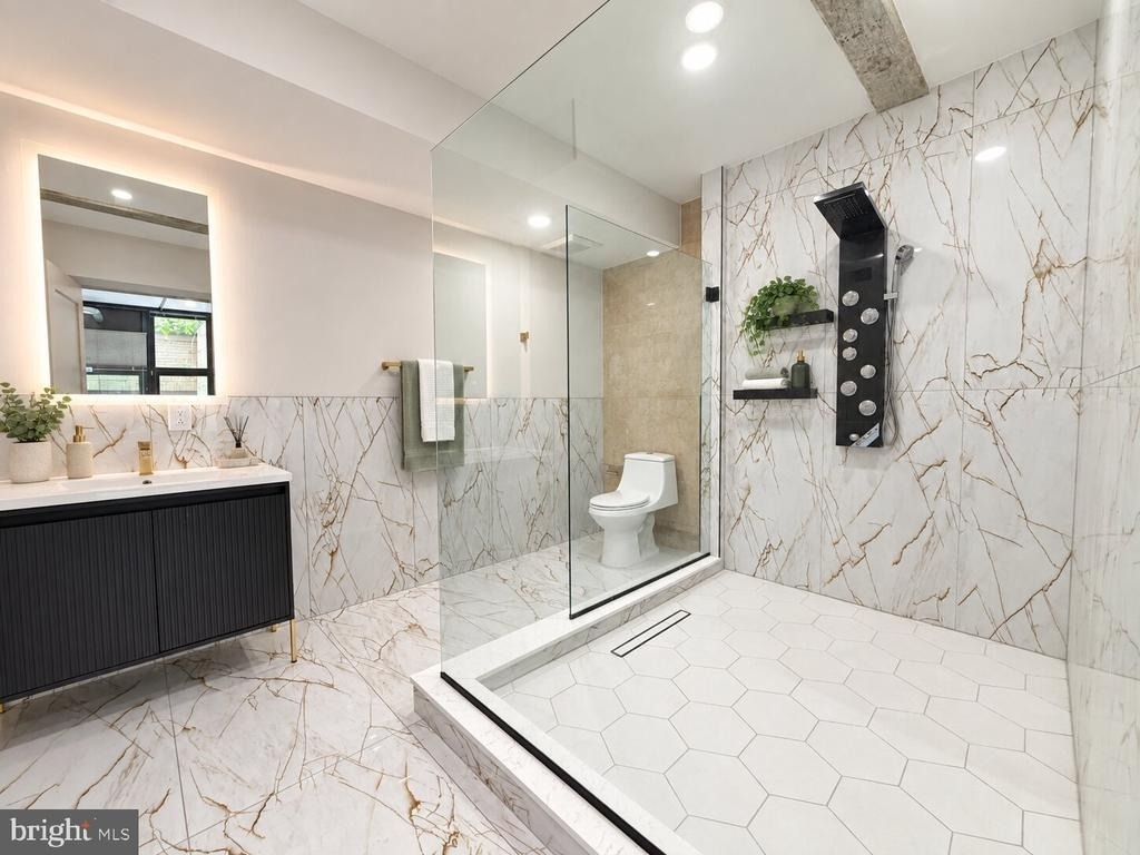 1810 E Venango Street - Photo 3