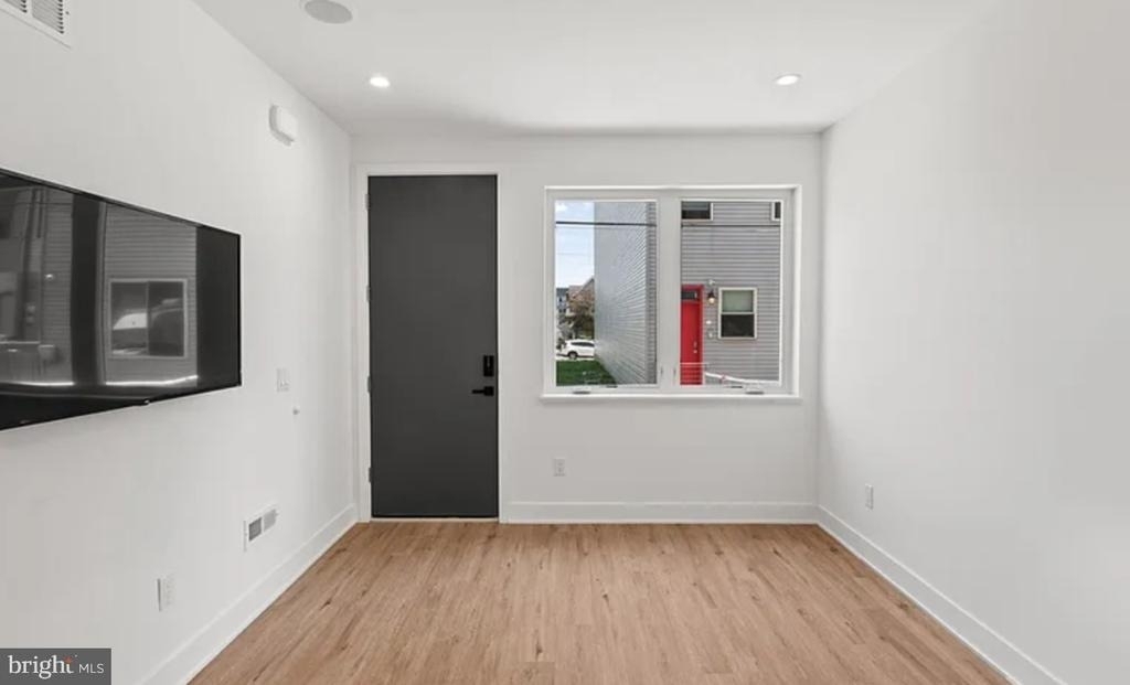 1546 N Darien Street - Photo 2
