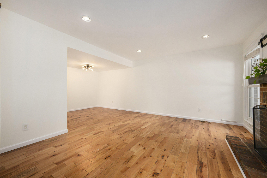 42198 Roscommon Street - Photo 2