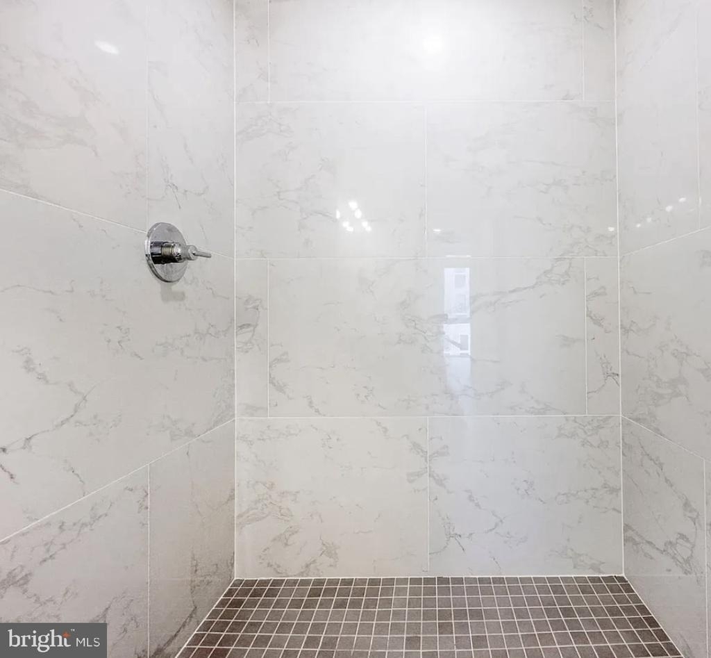 1660 Germantown Avenue - Photo 3