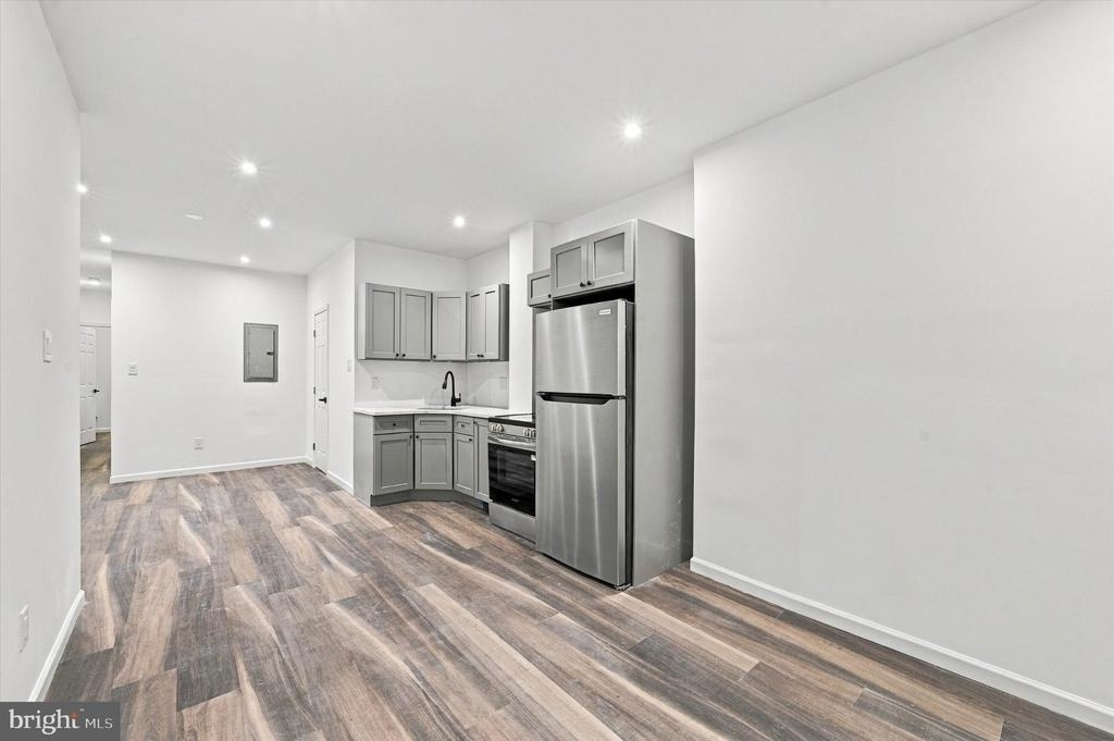 5812 Hadfield Street - Photo 2
