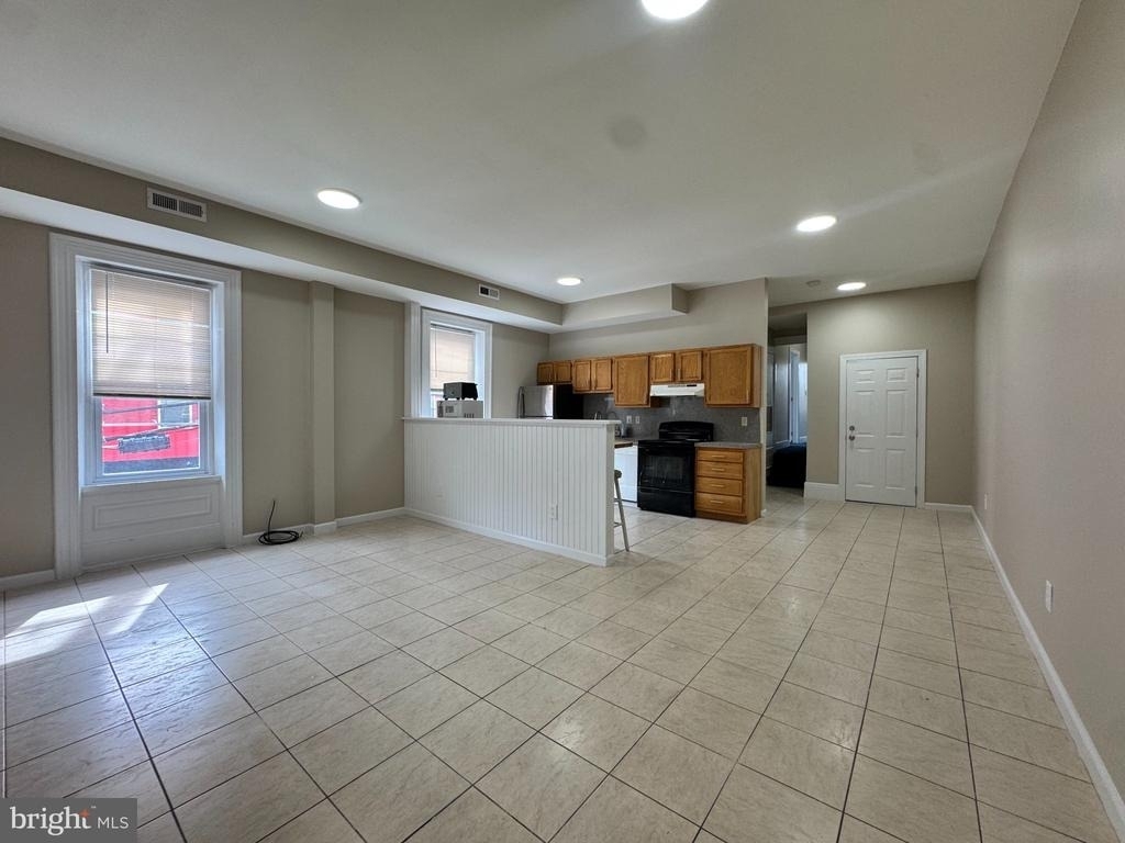 1617 W Oxford Street - Photo 0