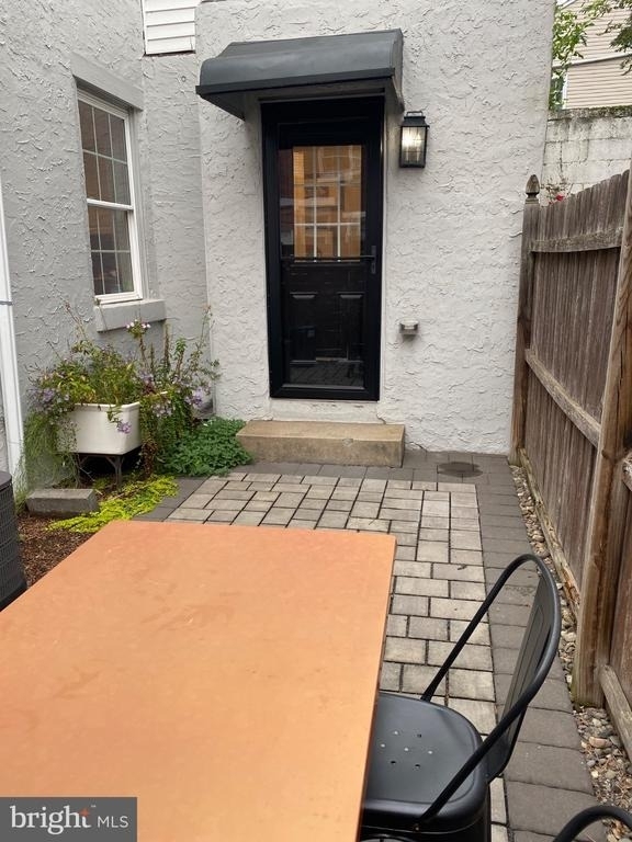429 E Flora Street - Photo 8