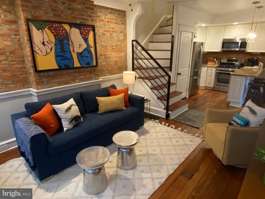429 E Flora Street - Photo 0