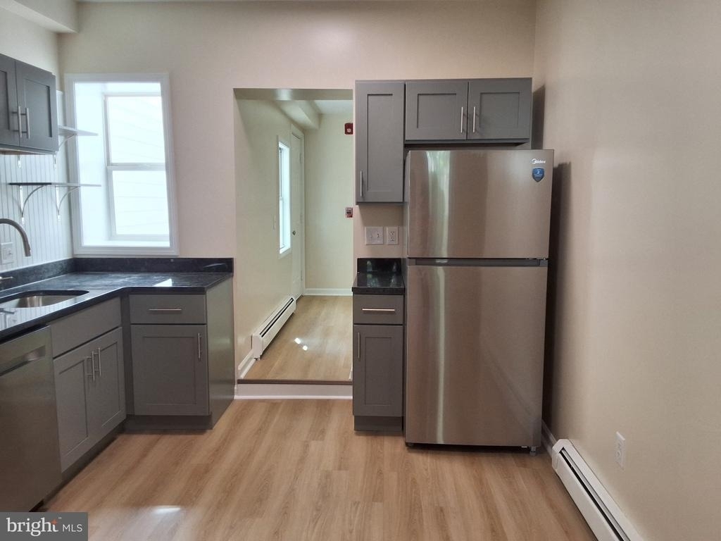 402 E Orange Street - Photo 3