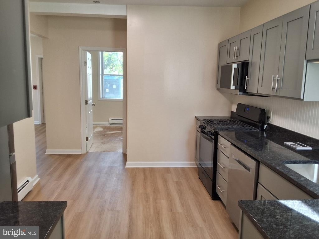 402 E Orange Street - Photo 2