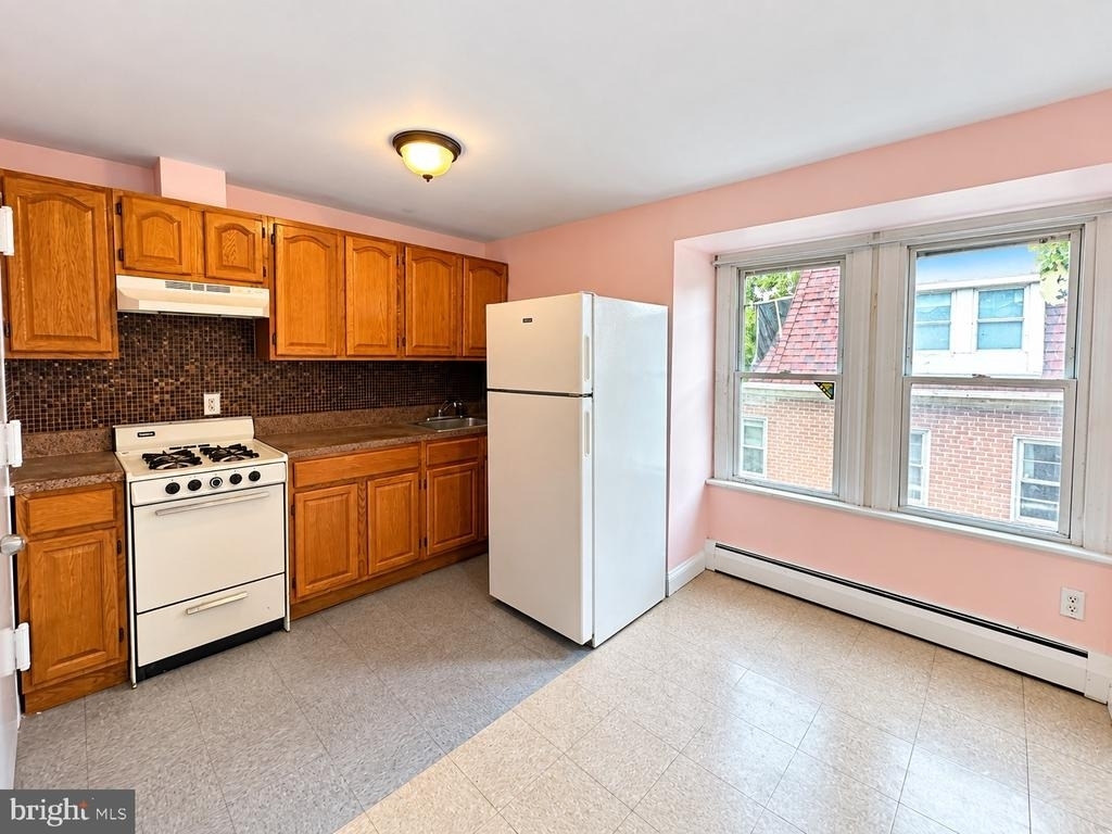 912 Ridge Avenue - Photo 2