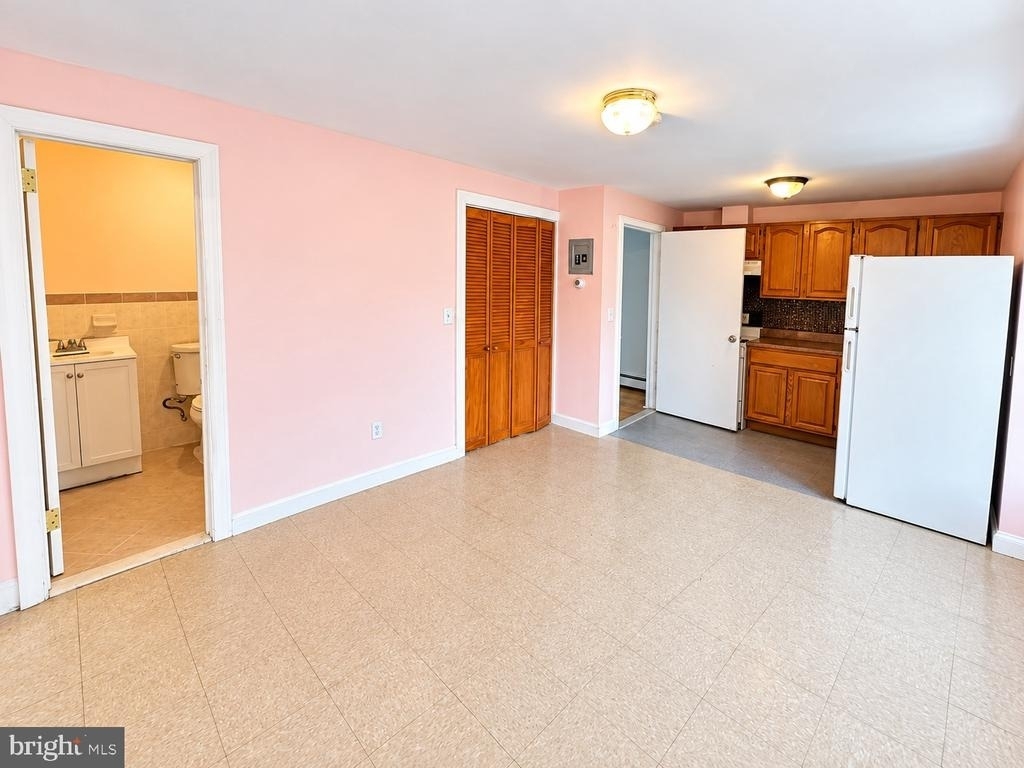 912 Ridge Avenue - Photo 4