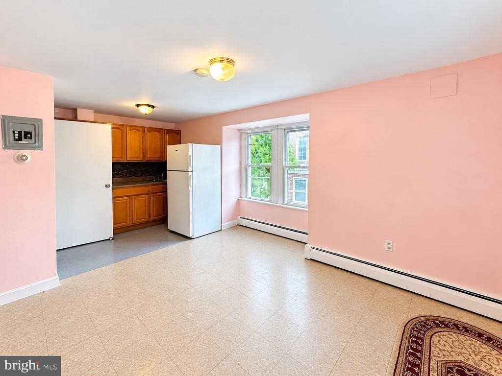 912 Ridge Avenue - Photo 3