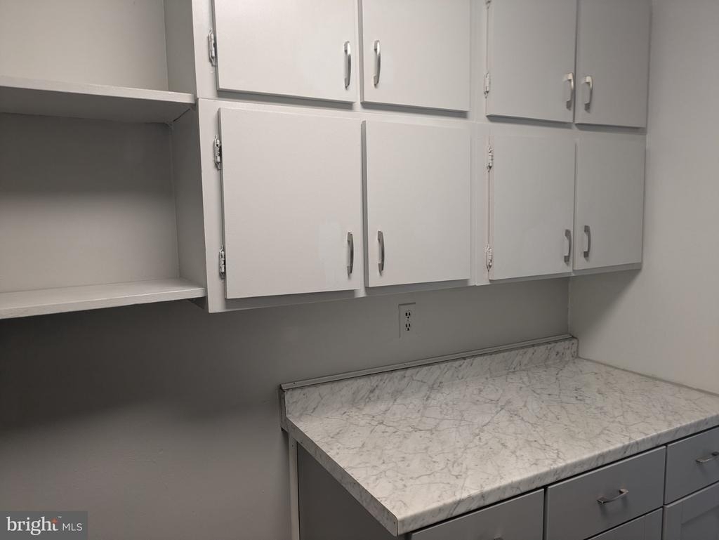 100 E 100  Glenolden Ave. - Photo 3