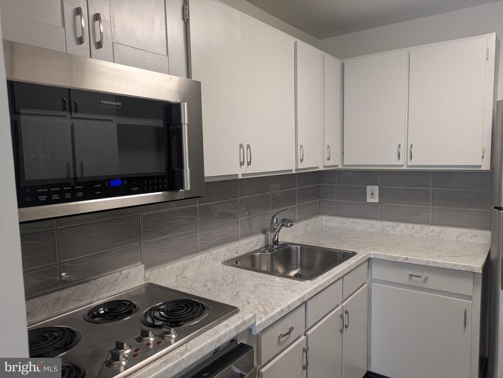 100 E 100  Glenolden Ave. - Photo 2