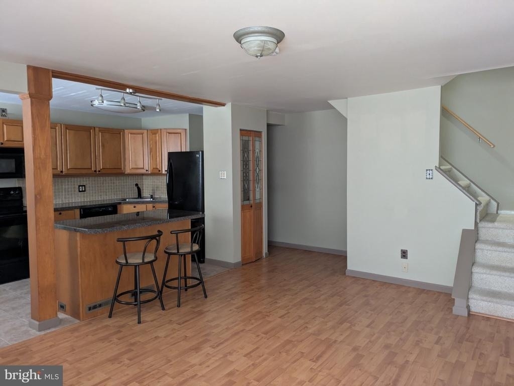 100 E Glenolden Avenue - Photo 2