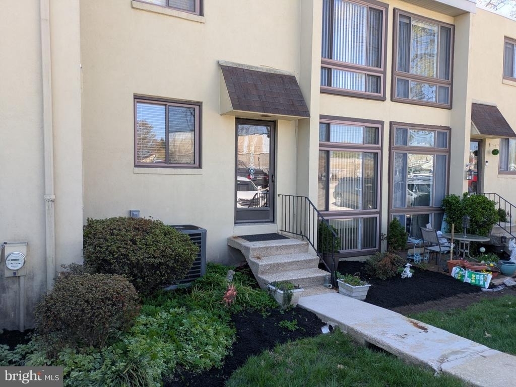 100 E Glenolden Avenue - Photo 0