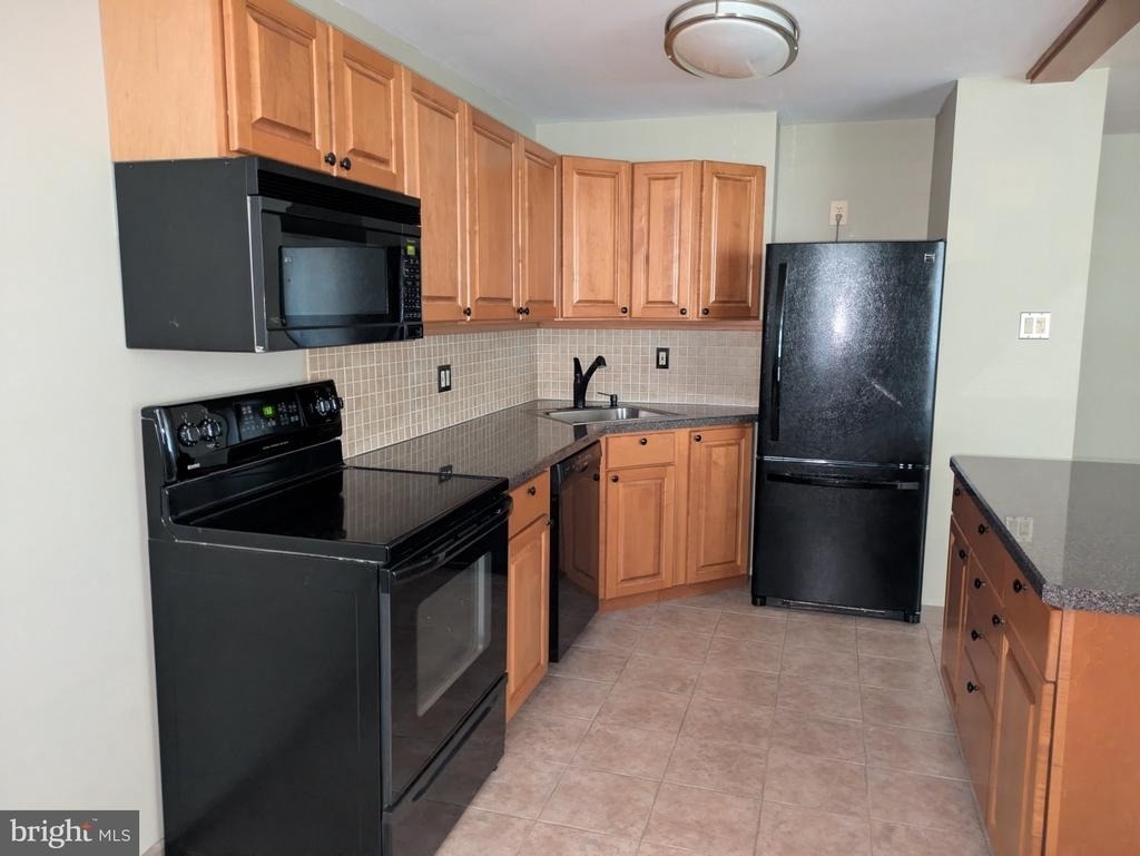 100 E Glenolden Avenue - Photo 4