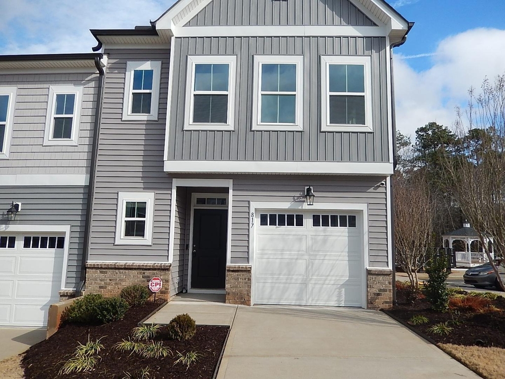817 Oak Center Drive - Photo 0