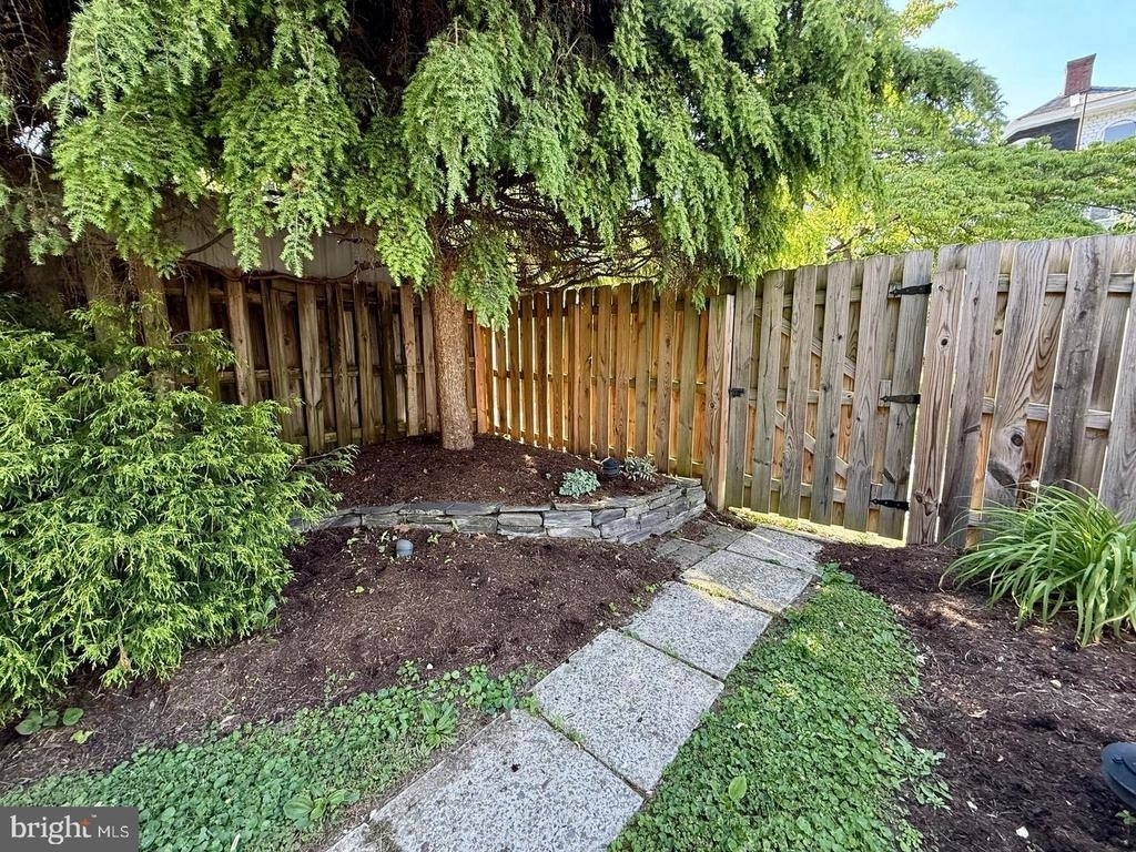 1557 Dauphin Avenue - Photo 31