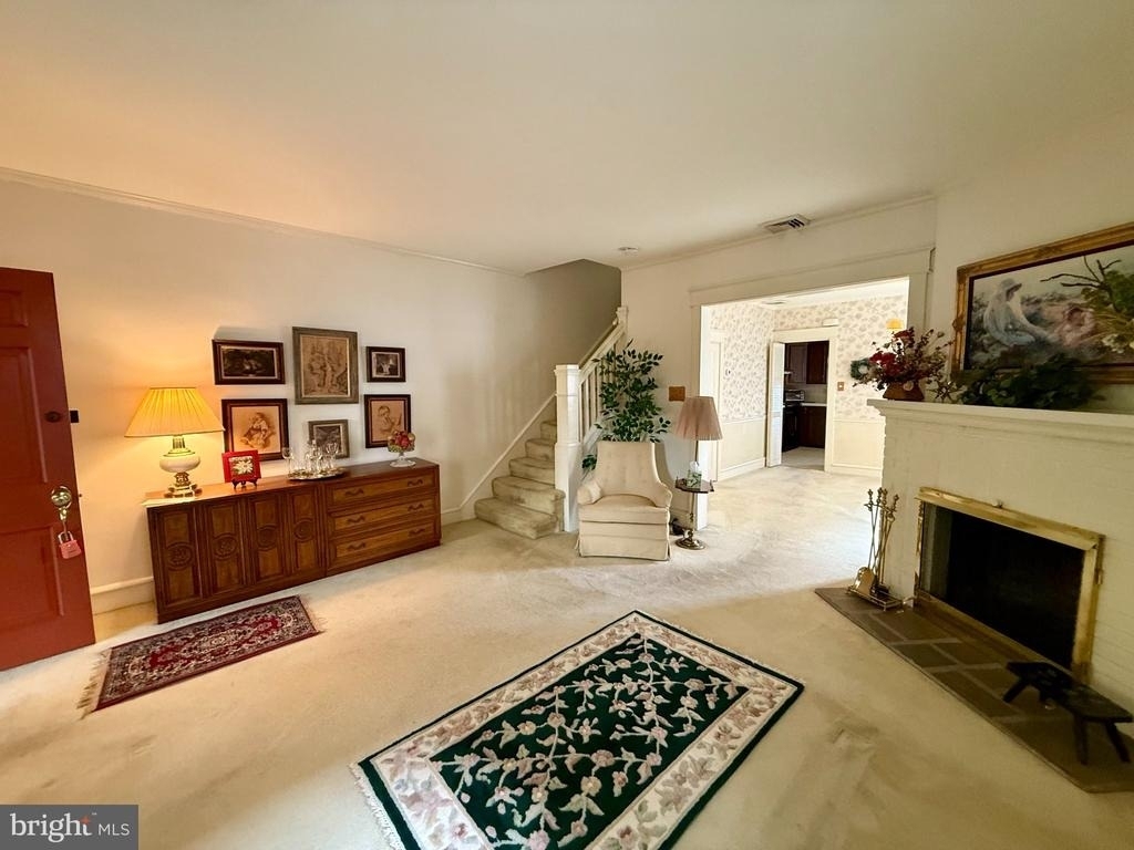 1557 Dauphin Avenue - Photo 4