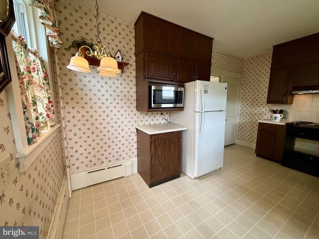 1557 Dauphin Avenue - Photo 11