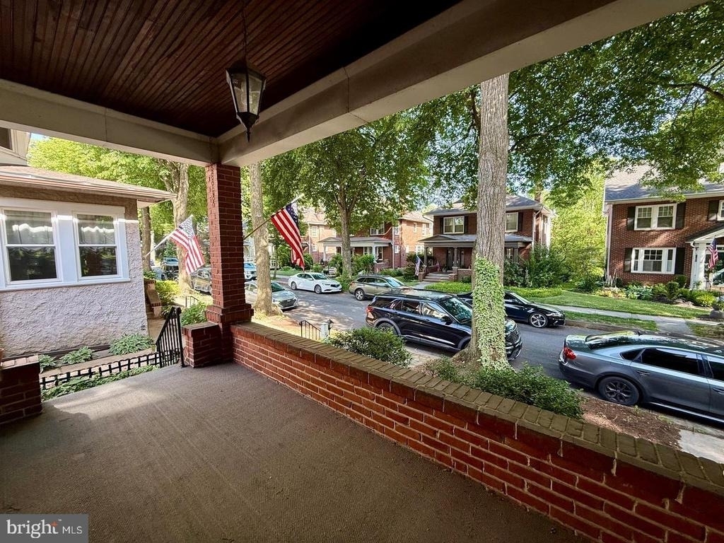 1557 Dauphin Avenue - Photo 1