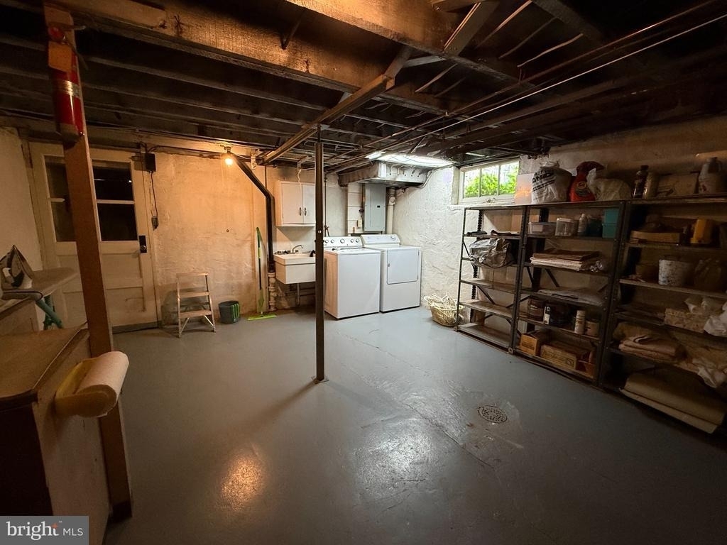 1557 Dauphin Avenue - Photo 16