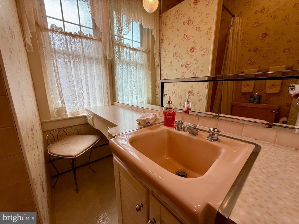 1557 Dauphin Avenue - Photo 23