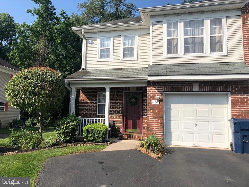 172 Fountayne Lane - Photo 0