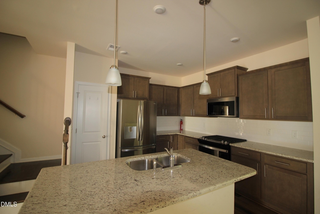 1504 Glacier Drive - Photo 5