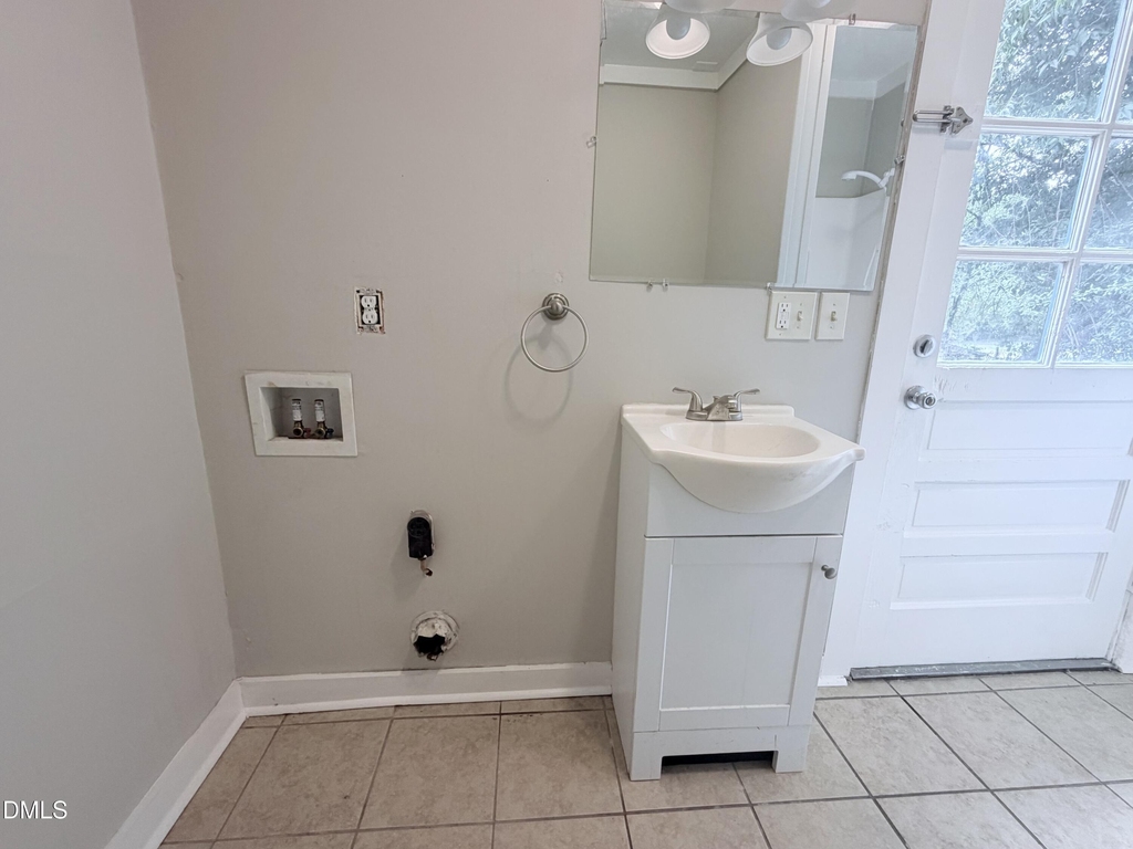 135 N West Street - Photo 2