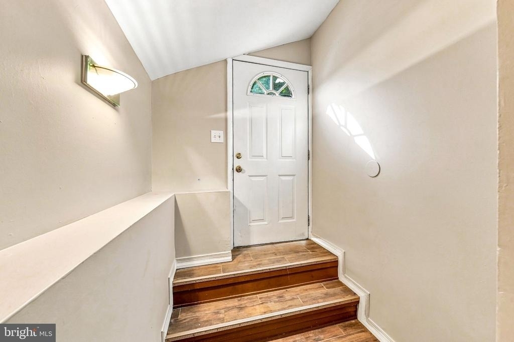 208 Hartford Road - Photo 5