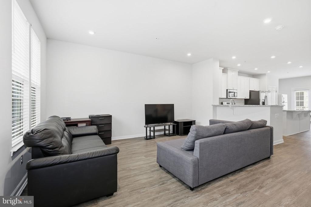 8206 Greenbelt Station Parkway - Photo 6