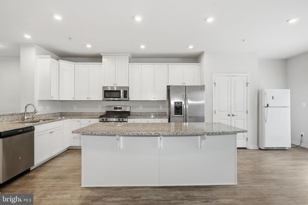 8206 Greenbelt Station Parkway - Photo 10