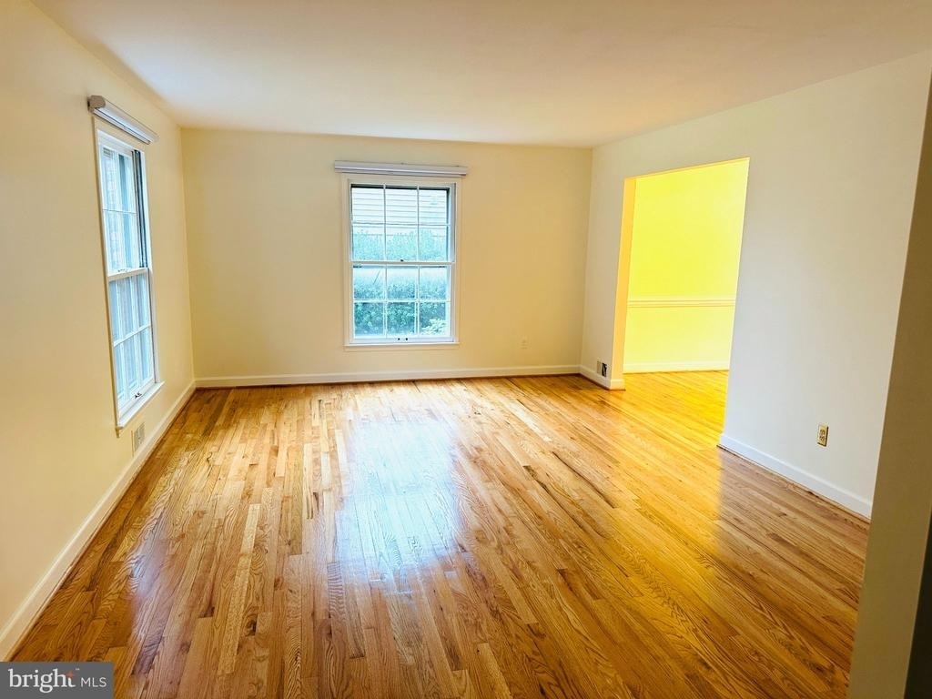 10916 Candlelight Lane - Photo 2