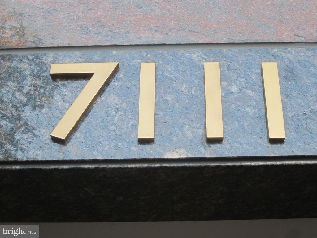 7111 Woodmont Avenue - Photo 13