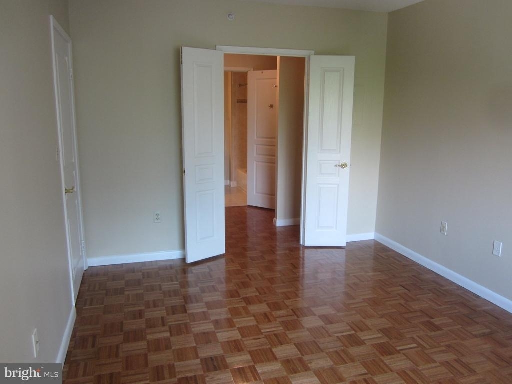 7111 Woodmont Avenue - Photo 7