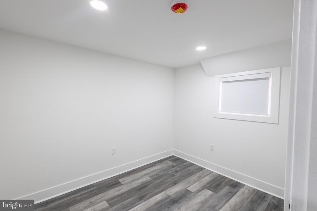 631 E 37th Street - Photo 9