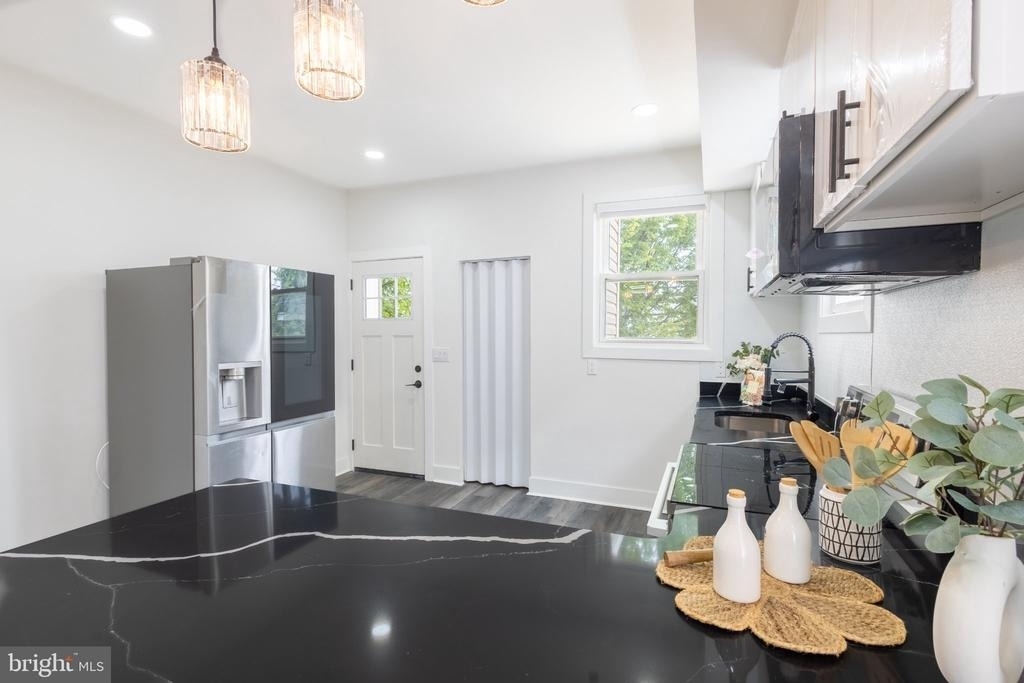 631 E 37th Street - Photo 14