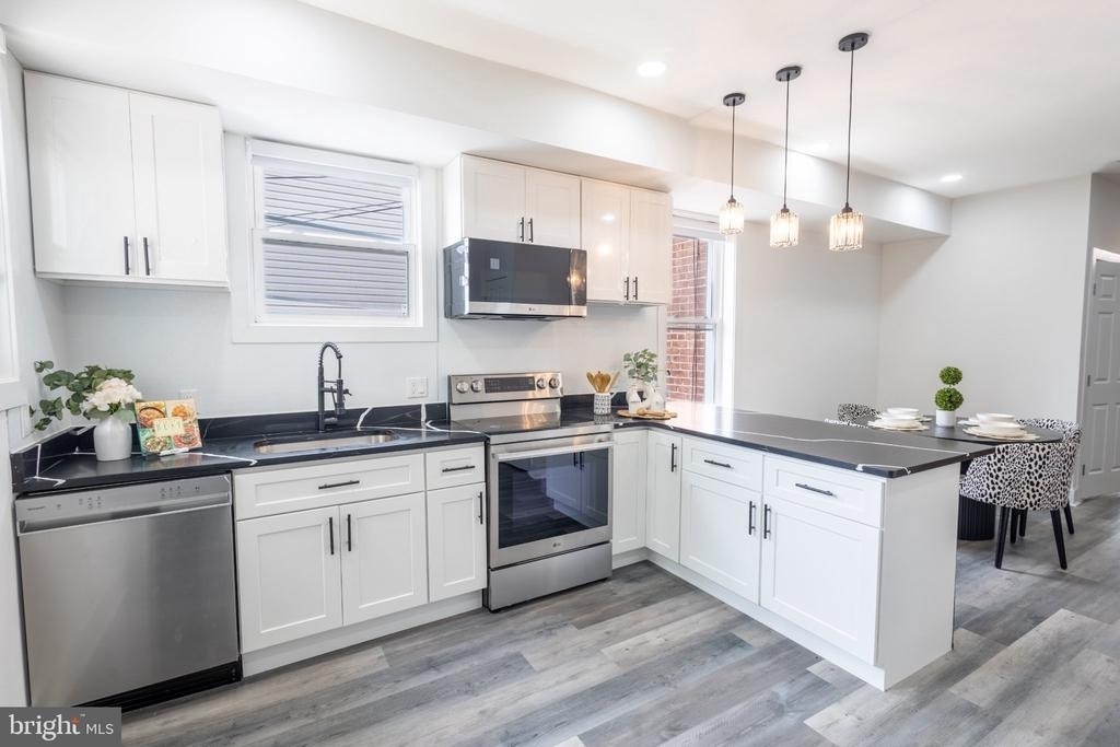 631 E 37th Street - Photo 11