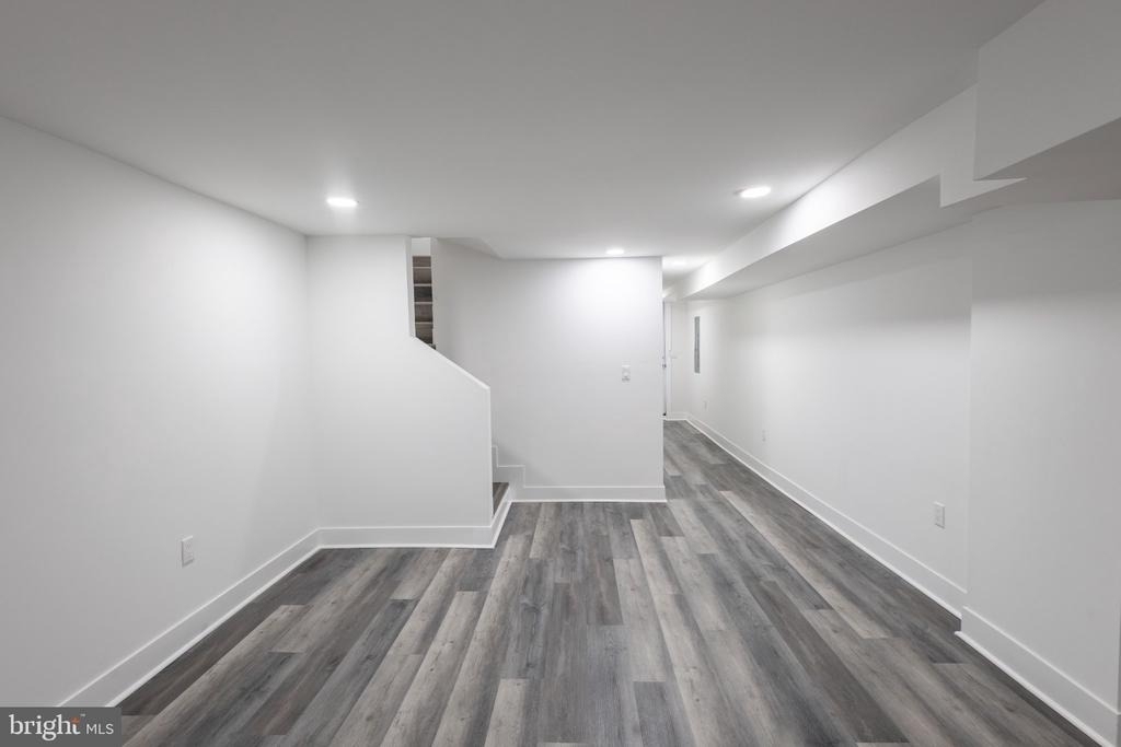 631 E 37th Street - Photo 3