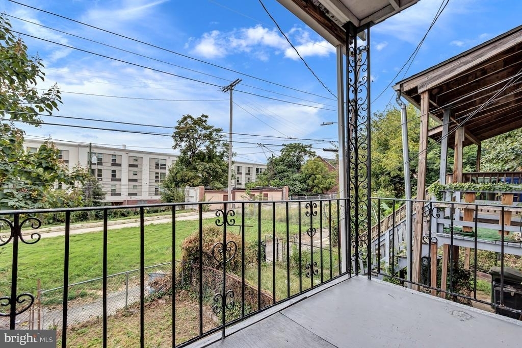 3027 Walbrook Avenue - Photo 24