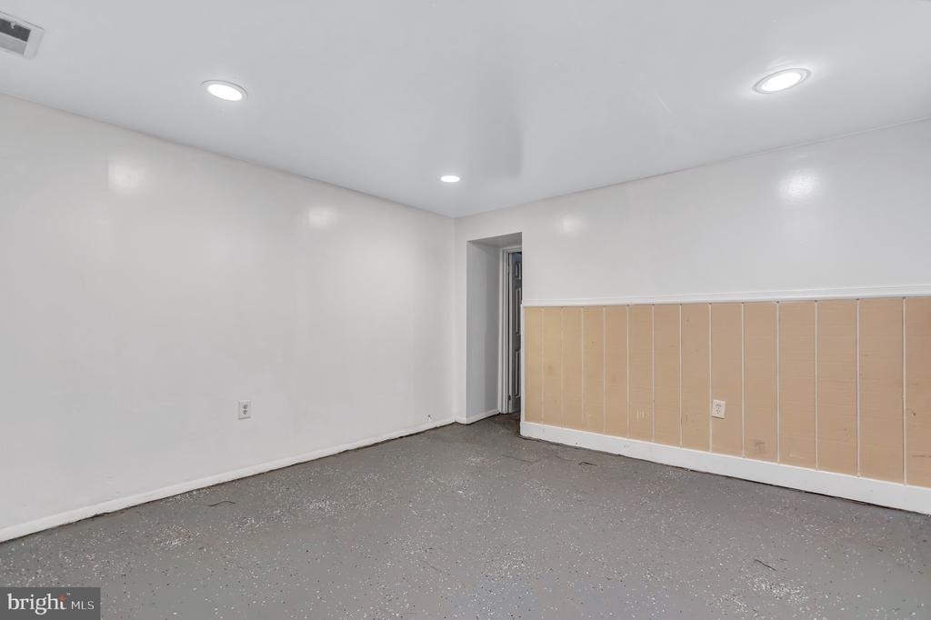 3027 Walbrook Avenue - Photo 18