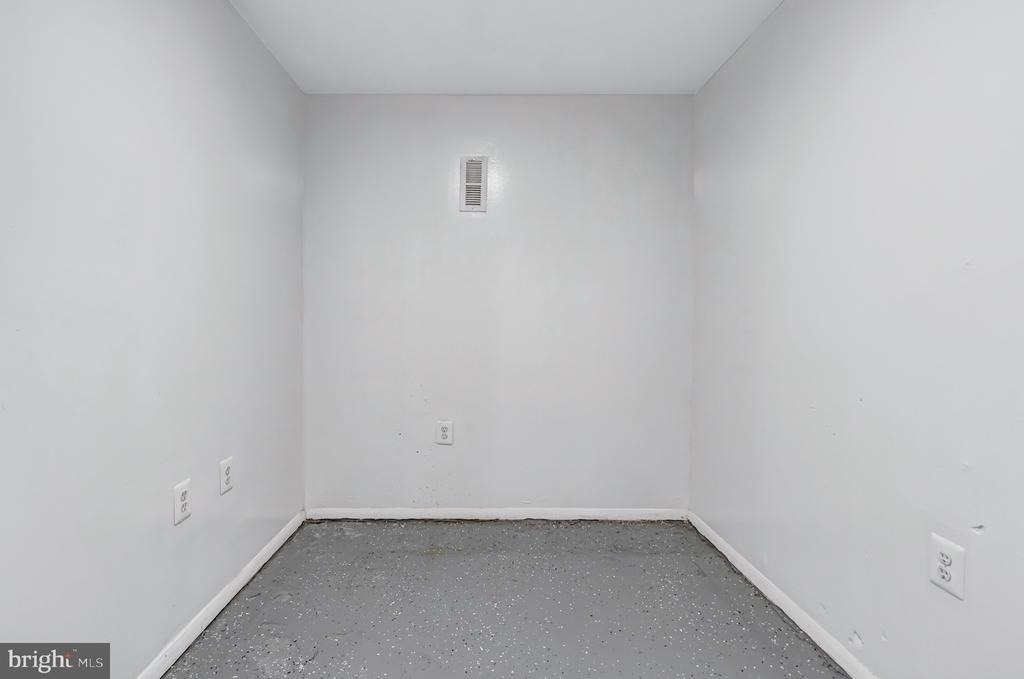 3027 Walbrook Avenue - Photo 21