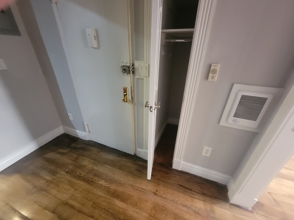345 West 53rd Street - Photo 6