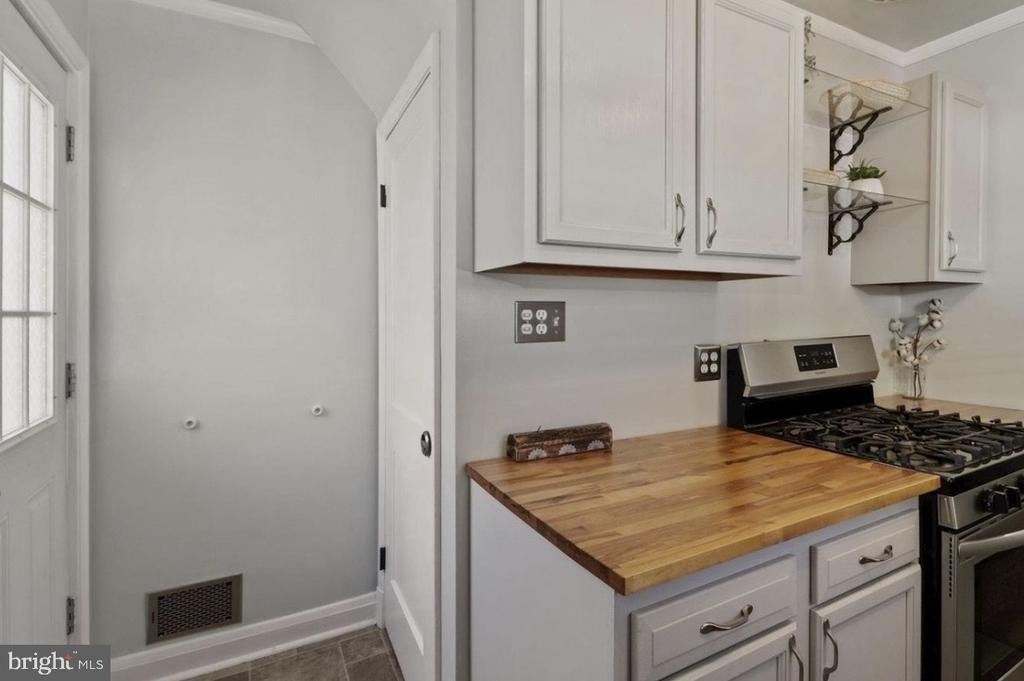 526 Newfield Road - Photo 9