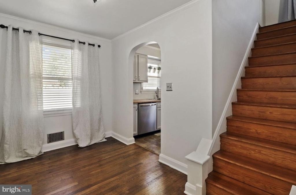 526 Newfield Road - Photo 5